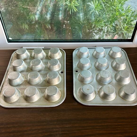 Set of 2 Vintage Mirro Mini Muffin Pans – 12 Cup Aluminum Bakeware - Picture 5 of 14
